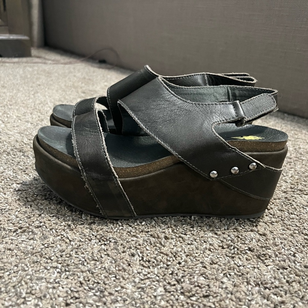 Volatile wedge size 10